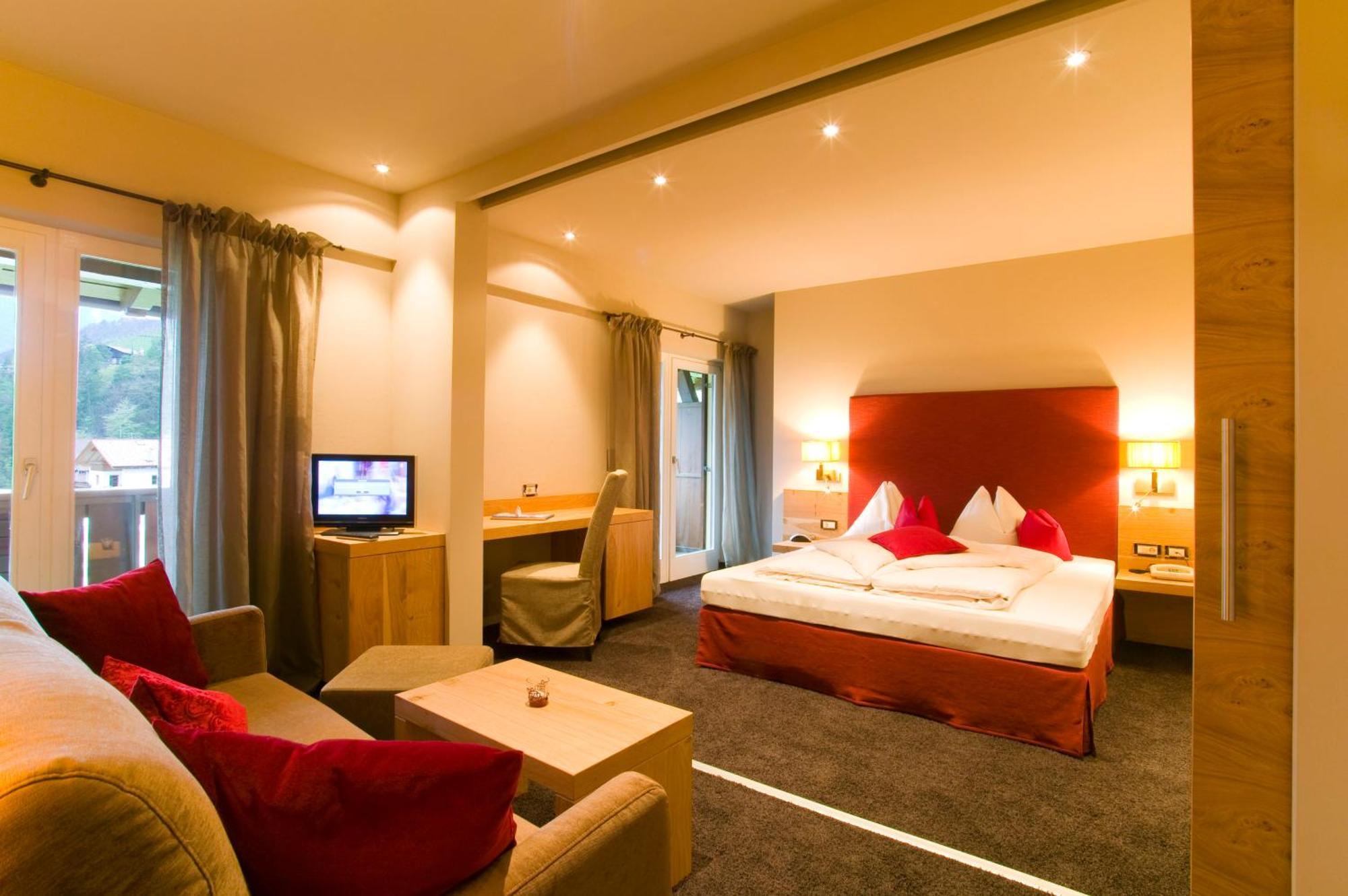 Hotel Kronsbuehel ティローロ エクステリア 写真